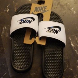 Im selling them because it wasn't the size i wante